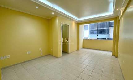 Apartamento com 2 quartos e vaga de garagem no centro de Florianópolis