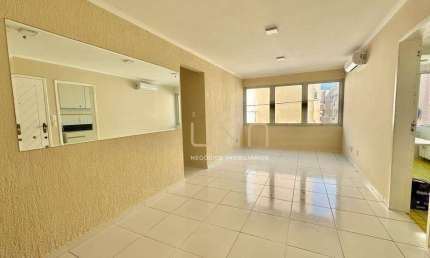 Apartamento de 03 quartos no bairro Estreito, a poucos minutos do Centro de Florianópolis.