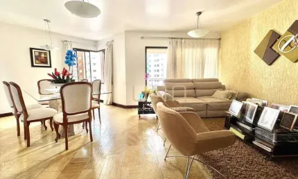 Apartamento amplo no centro de florianópolis, próximo a beira mar.