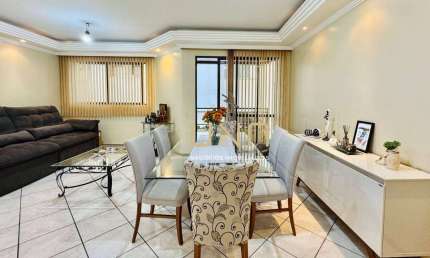 Excelente apartamento de 03 quartos no bairro Agronômica, próximo a Beira Mar Norte.