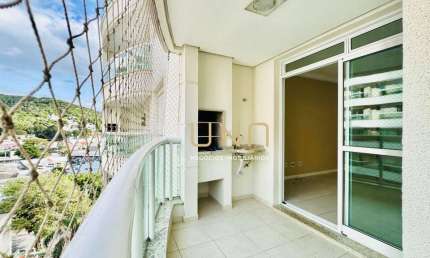 Excelente apartamento de 02 quartos no bairro Itacorubi, com vaga de garagem coberta.