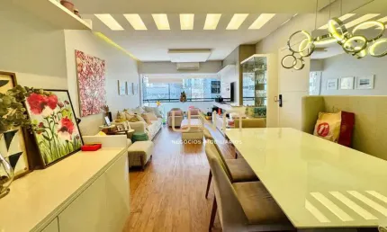 Apartamento de 03 quartos, sendo duas suítes, vaga de garagem, há duas quadras da beira mar norte.