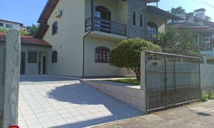 Casa à venda c/ 4D(2suítes) 170m2 privativos no Pantanal, Florianópolis