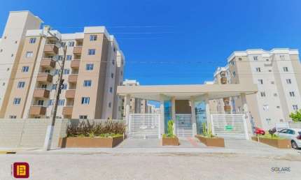Apartamento à venda c/ 2D, sacada com churrasqueira em Biguaçu, SC.