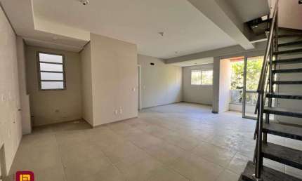 Cobertura duplex com 2 suítes, sacada com churrasqueira, Itacorubi, Florianópolis