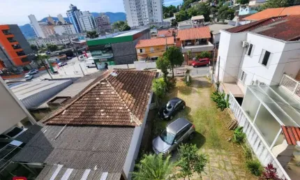 Terreno na Agronômica com viabilidade de construção