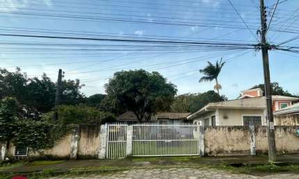 Terreno com 450m² com escritura a venda no Campeche.
