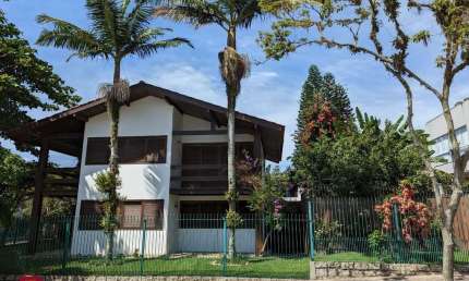 Casa ampla ao lado da UFSC na Trindade - Jardim Passárgada