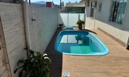 Casa com 3 dormitórios com 112 m² privativos, piscina, no bairro Ipiranga