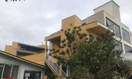 Vende-se uma edificação no centrinho da Lagoa Da Conceição,  com 8 quartos
