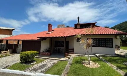 Brognoli Vende - Casa em condomínio fechado próximo da praia