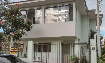 Brognoli vende - casa residencial 3 dormitórios na cachoeira do bom jesus - florianópolis