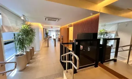Sala comercial com 163 m² privativos e 2 vagas de garagem, no Centro Executivo Pedro Xavier.
