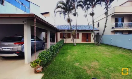 Casa Finamente Decorada, Próximo a Av das Torres de Palhoça