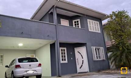 Brognoli Vende: Casa em Condomínio  de 3 Dormitórios com 3 Suítes e 4 vagas de Garagem