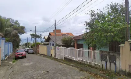 BROGNOLI VENDE - CASA RESISDENCIAL NO BAIRRO DE SAMBAQUI