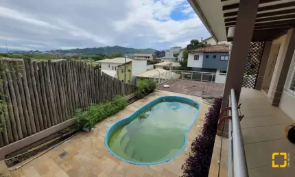 Casa com 3 quartos, com Piscina e escritura pública em Florianópolis.