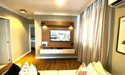 Apartamento 2 quartos, 1 suíte, 2 banheiros e 1 vg garagem. Agronômica. Florianópois/SC
