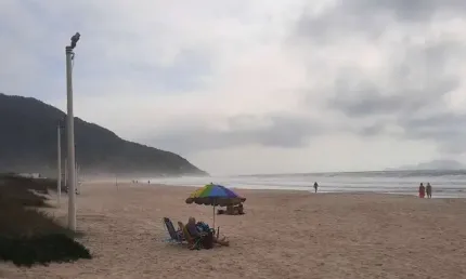 Confortável Apartamento com 3 suítes a 500 m da praia dos Ingleses em Florianópolis