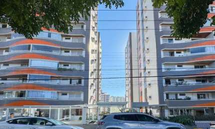 Apartamento - 3 dormitórios - 1 suíte - 2 vagas - Centro - Florianópolis - SC - Hippo