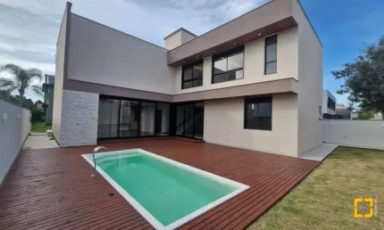 Casa alto padrão a venda em condomínio ao lado do Costão Golf