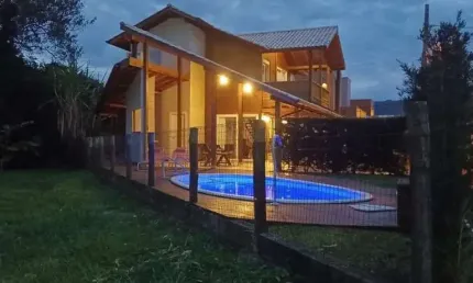 BROGNOLI VENDE- Casa a venda em condomínio fechado, junto a natureza e próximo ao mar.