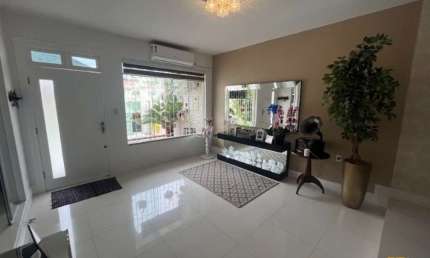 Casa Térrea a Venda de 3 dormitórios ( 1 Suíte) Parque São Jorge - Itacorubi - Florianópolis SC