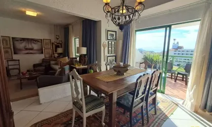 Brognoli vende- apartamento duplex com vista para o mar na praia brava