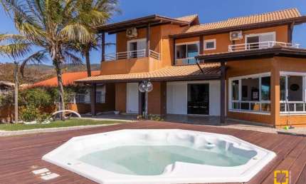Casa Pé na Areia - Praia da Armação | Florianópolis/SC Financiamento disponível