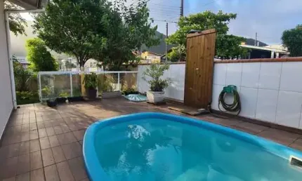 Oportunidade! Casa com 03 dormitórios, piscina e área gourmet.
