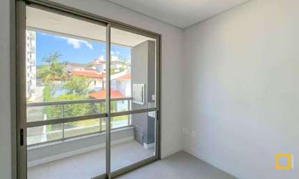 Apartamento - 3 dormitórios - Sacada com Churrasqueira - 1 vaga - Carvoeira - Florianópolis - SC