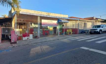Prédio comercial e residencial à venda no Bairro Ipiranga