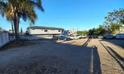 Terreno à venda de esquina no Bairro Ipiranga comercial e residencial.