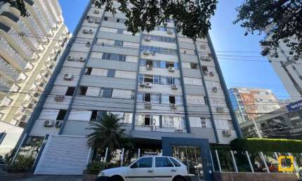 Apartamento à Venda no Centro de Florianópolis com 3 quartos