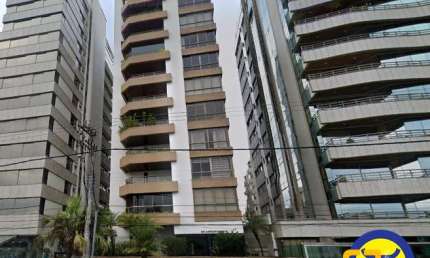 Apartamento na Beira Mar Norte com 4 quartos, sendo 2 suítes, frente para o mar