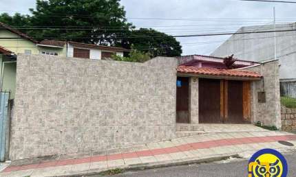 Casa, 3 dorm. (1 suíte), com piscina, na Agronômica.