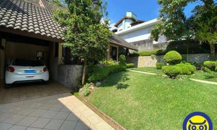 Casa 3 dorm (1 suíte), à venda, com piscina, na Agronômica.