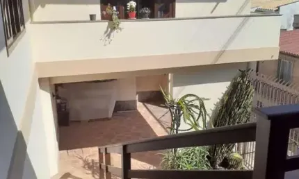 Casa de 3 pavimentos, com 4 dormitórios, sendo 2 suítes - estreito florianópolis