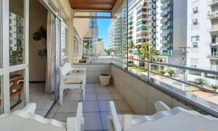 Apartamento mobiliado - 3 dormitórios - 2 vagas - Beira mar norte - Centro Florianópolis - SC