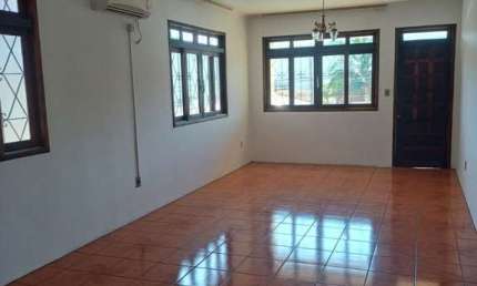 Casa com 3 quartos, 1Suíte,  amplo quintal em Abraão, Florianópolis-SC
