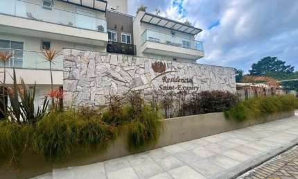 Apartamento de 3 dormitórios a 950m da praia do Campeche, em Florianópolis.