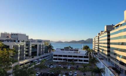 Apto 3 dormitórios  , 2 vgs de garagem e vista para o mar