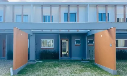 CASA A VENDA EM CONDOMÍNIO - 3 DORMITÓRIOS SENDO 1 SUÍTE