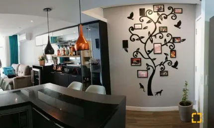 Apartamento totalmente reformado com ótima localização