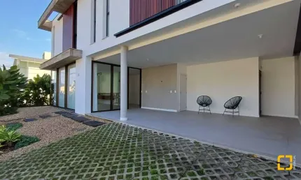 Casa com 3 Suites com 167m² área construída no Itacorubi