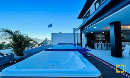 Casa na Trindade  com 4 dormitórios com vista espetacular, moderna e requintada