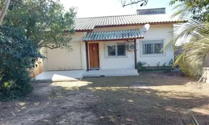 Casa averbada com 131,04m2, 2 quartos, sendo 1 suíte, em São João do Rio Vermelho