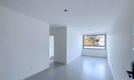 Apartamento 2 dormitórios, sendo 1 suíte - 1 vaga - 1 Hobby box - Cacupé - Florianópolis SC