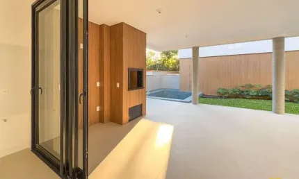 Casa nova em condomínio - 3 suítes - Pátio piscina - Cacupé - Florianópolis - SC