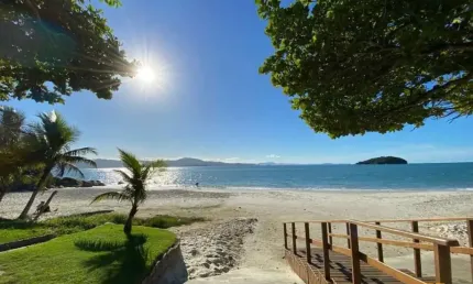 Apartamento vista mar 3 dorm (1 suite) em  Canasvieiras 135 m² - pé na areia